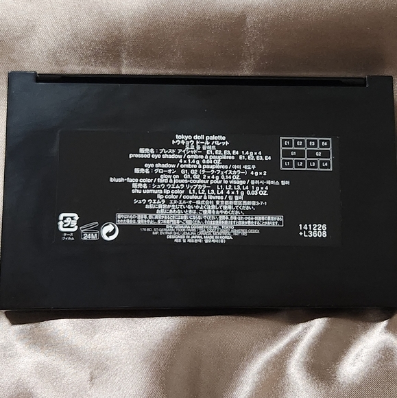 shu uemura Tokyo Doll eyeshadow, blush and lip color palette - Picture 3 of 5